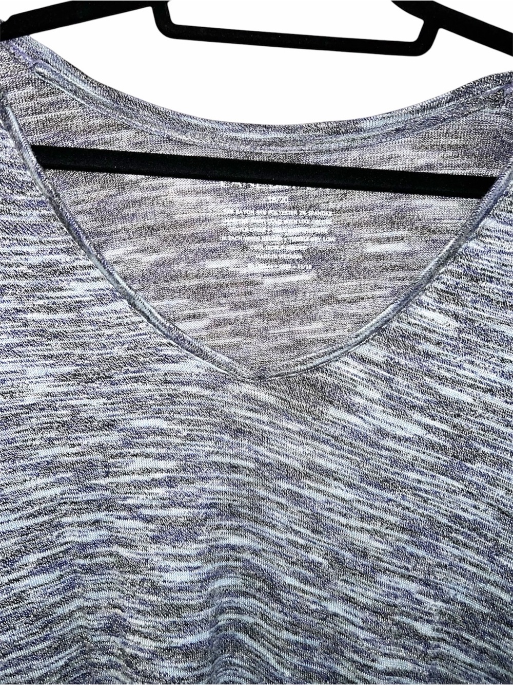 𝐋𝐀𝐍𝐄 𝐁𝐑𝐘𝐀𝐍𝐓 | GRAY HEATHERED LONG SLEEVE TOP - Picture 3 of 5